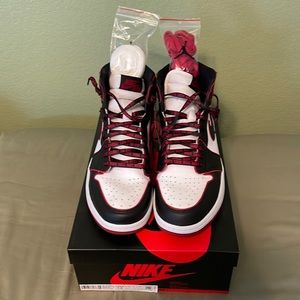 Nike Air Jordan 1 retro high OG red/black/white (bloodline) size 13